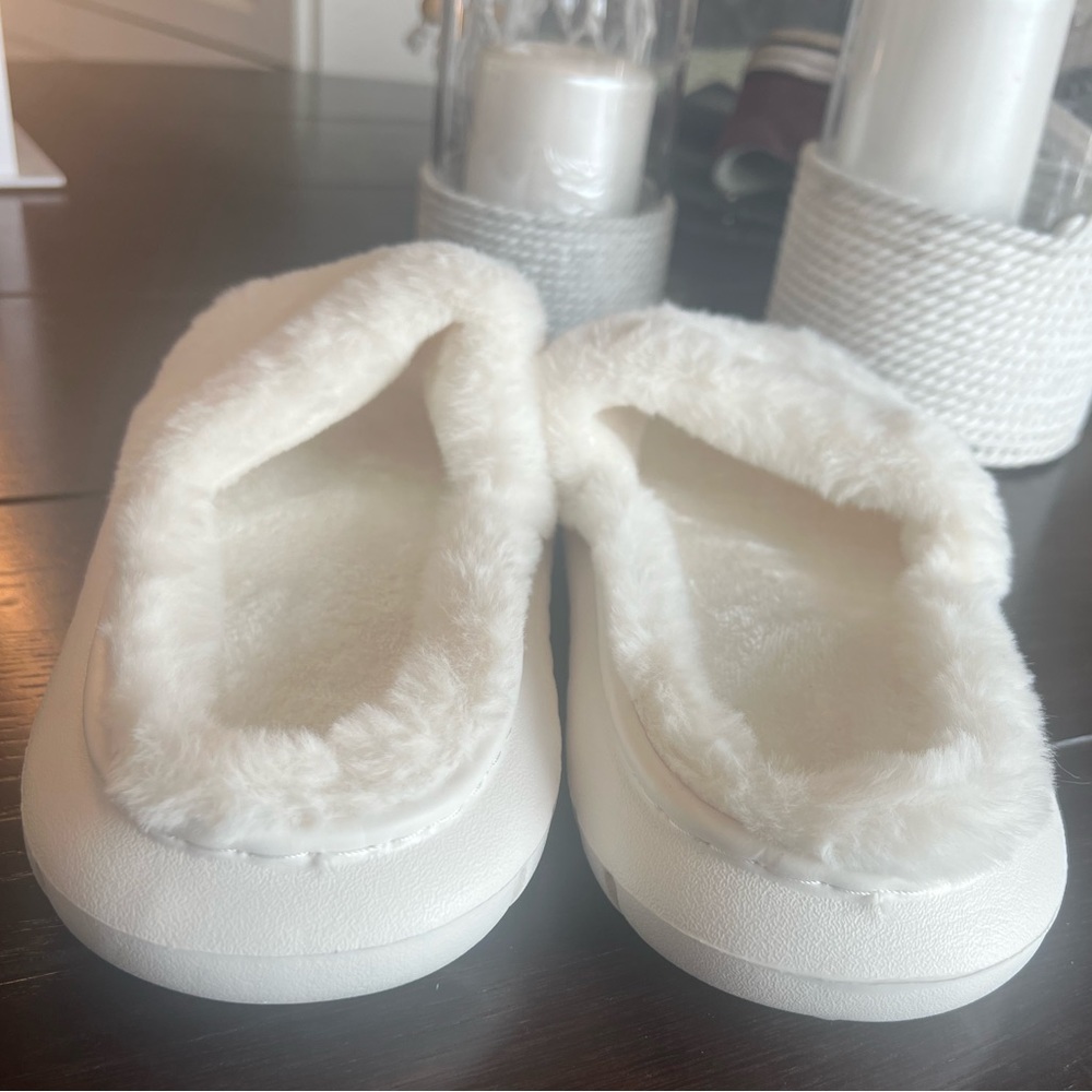 SHEIN Fuzzy Slippers - Picture 3 of 3